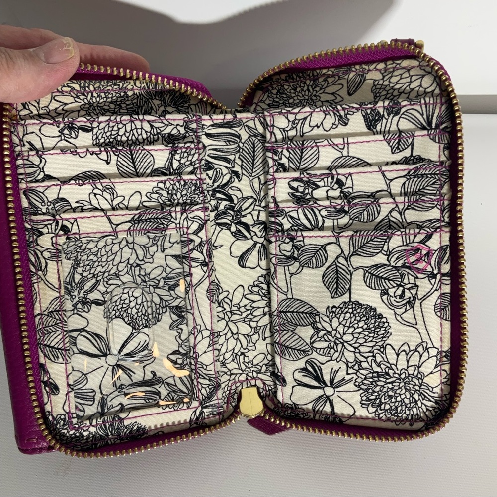 Vera Bradley Full Zip & Snap Closure Wallet Fabric Interior Cash & Card Slots - Picture 7 of 15